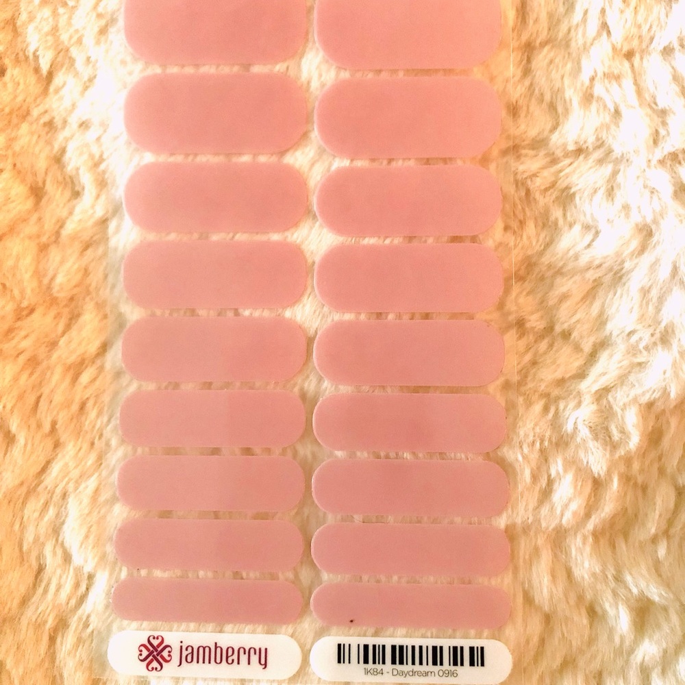 FULL SHEET: Jamberry ‘Daydream’ nail wrap